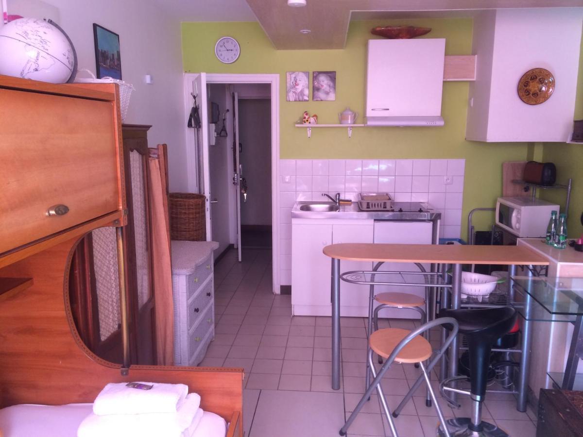 Studio Pigalle De 25 M2 - 2 Lits Simples Type Gigogne Pour 2 Personnes - Coeur Touristique De Paris - 2 Minutes De La Station Metro Pigalle ,Petit Train Vers La Butte Montmartre-Cabarets Moulin Rouge,Chez Michou-Restaurants Bouillon Pigalle,Berliner Екстер'єр фото