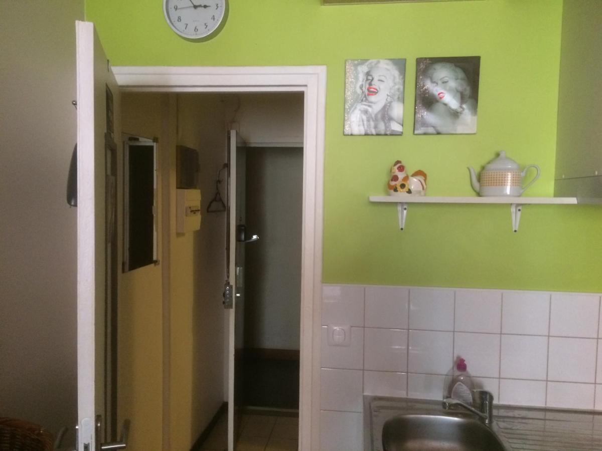 Studio Pigalle De 25 M2 - 2 Lits Simples Type Gigogne Pour 2 Personnes - Coeur Touristique De Paris - 2 Minutes De La Station Metro Pigalle ,Petit Train Vers La Butte Montmartre-Cabarets Moulin Rouge,Chez Michou-Restaurants Bouillon Pigalle,Berliner Екстер'єр фото