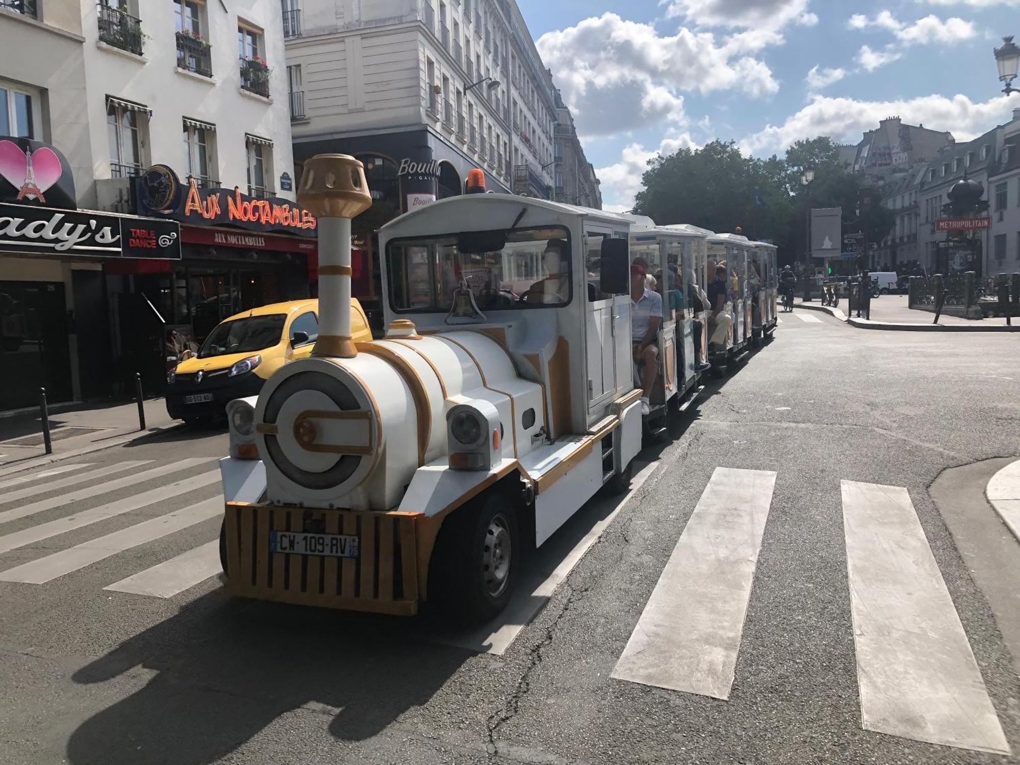 Studio Pigalle De 25 M2 - 2 Lits Simples Type Gigogne Pour 2 Personnes - Coeur Touristique De Paris - 2 Minutes De La Station Metro Pigalle ,Petit Train Vers La Butte Montmartre-Cabarets Moulin Rouge,Chez Michou-Restaurants Bouillon Pigalle,Berliner Екстер'єр фото