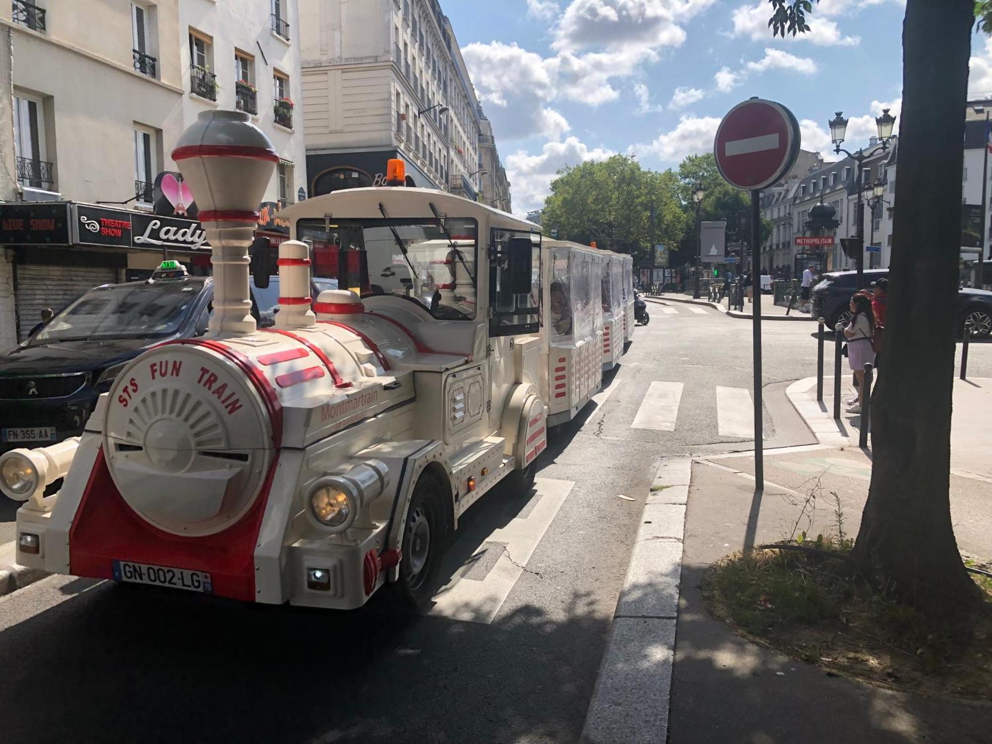 Studio Pigalle De 25 M2 - 2 Lits Simples Type Gigogne Pour 2 Personnes - Coeur Touristique De Paris - 2 Minutes De La Station Metro Pigalle ,Petit Train Vers La Butte Montmartre-Cabarets Moulin Rouge,Chez Michou-Restaurants Bouillon Pigalle,Berliner Екстер'єр фото