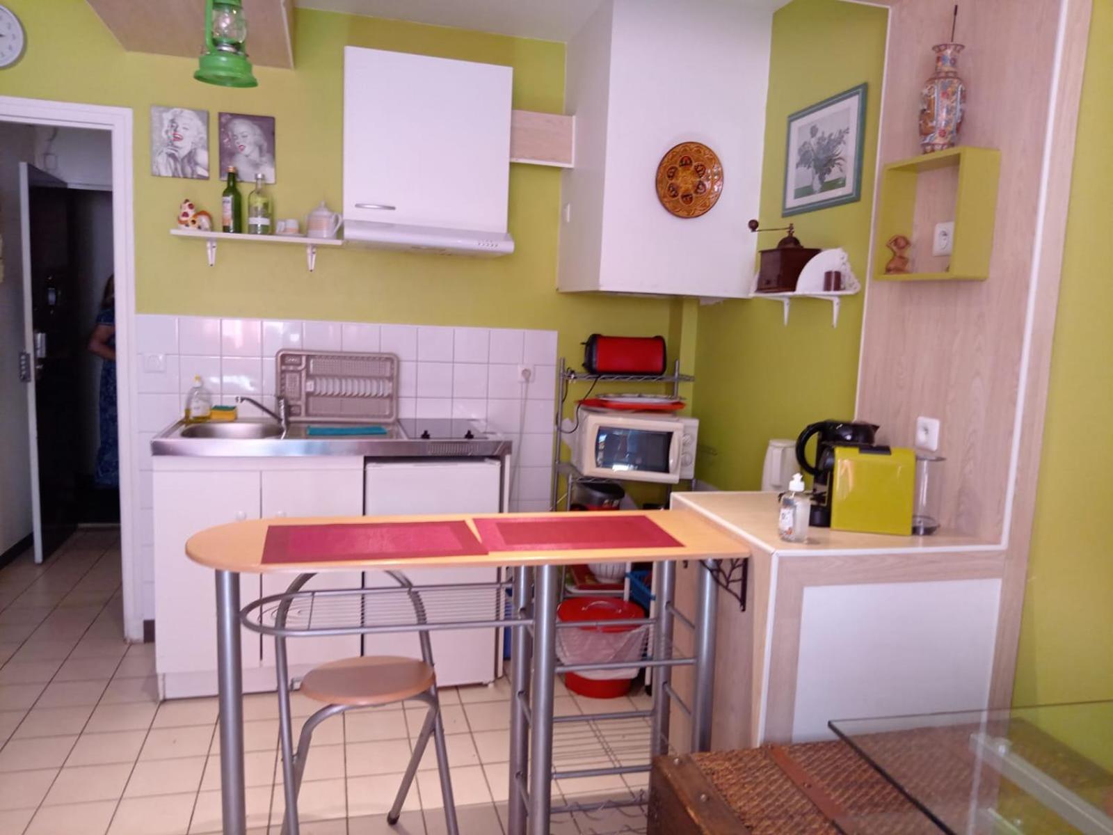 Studio Pigalle De 25 M2 - 2 Lits Simples Type Gigogne Pour 2 Personnes - Coeur Touristique De Paris - 2 Minutes De La Station Metro Pigalle ,Petit Train Vers La Butte Montmartre-Cabarets Moulin Rouge,Chez Michou-Restaurants Bouillon Pigalle,Berliner Екстер'єр фото