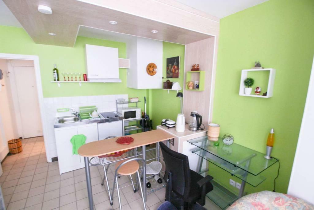 Studio Pigalle De 25 M2 - 2 Lits Simples Type Gigogne Pour 2 Personnes - Coeur Touristique De Paris - 2 Minutes De La Station Metro Pigalle ,Petit Train Vers La Butte Montmartre-Cabarets Moulin Rouge,Chez Michou-Restaurants Bouillon Pigalle,Berliner Екстер'єр фото